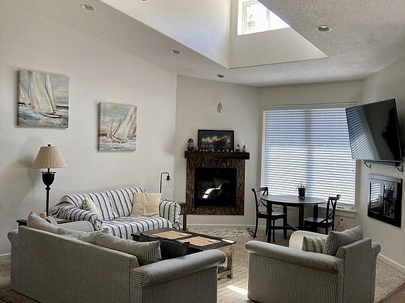 2nd image of 12390 SE Paradise Ln