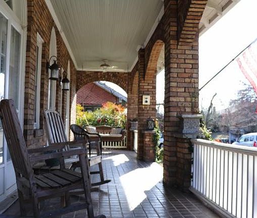 4th image of 817 Piedmont Ave