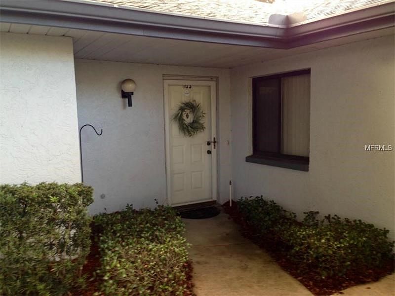 Quaint cottage like entrance!