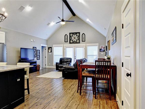 5th image of 1031 Saint Thomas Ct
