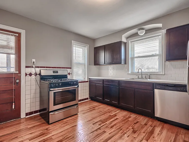 6401 Potomac — Photo 15