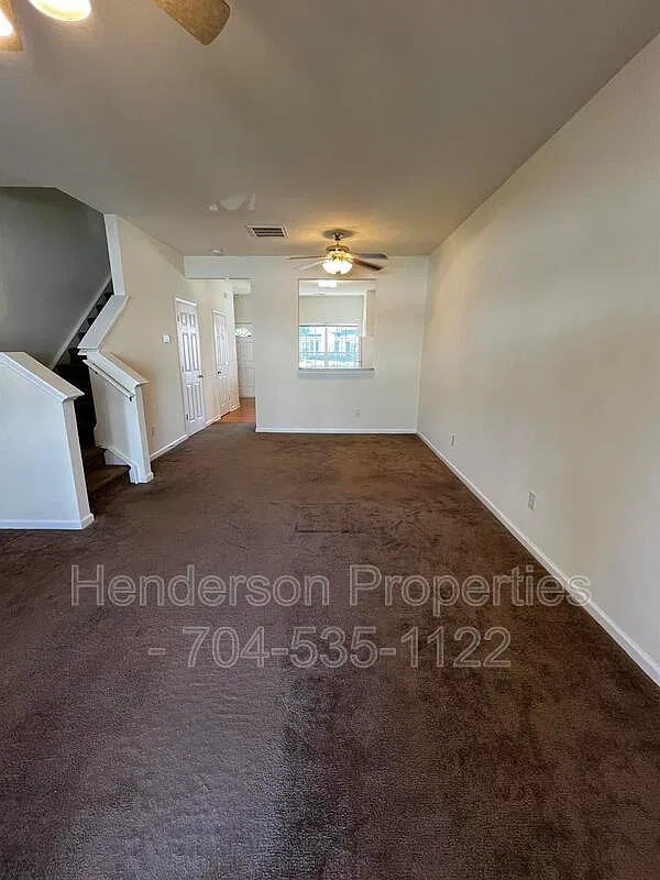 2 bed, 1.5 bath, 1517 sqft, $1,725 — Photo 3