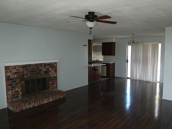 4th image of 810 N Evelyn Dr