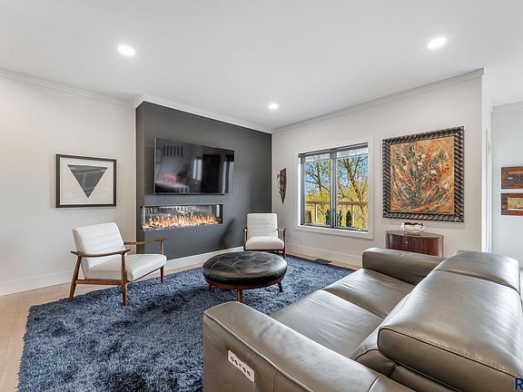 3rd image of 1210 W 57th St APT 302