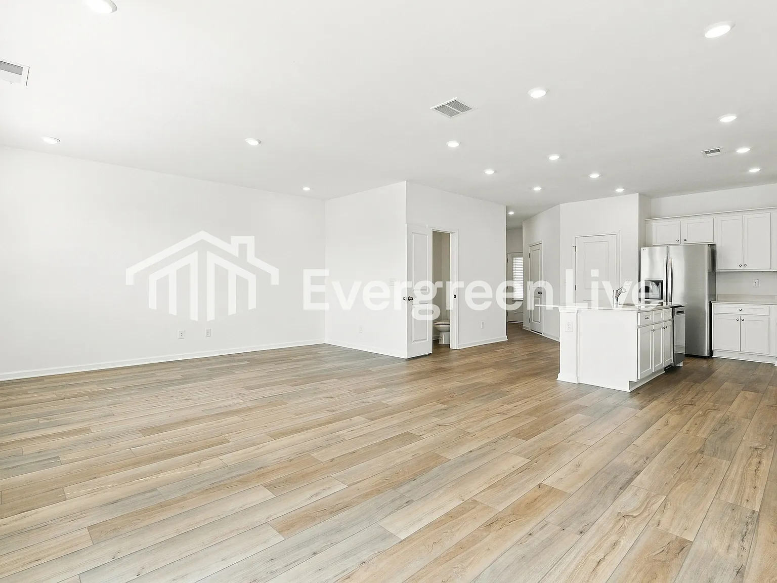 3 bed, 2.5 bath, 1810 sqft, $2,135 — Photo 4