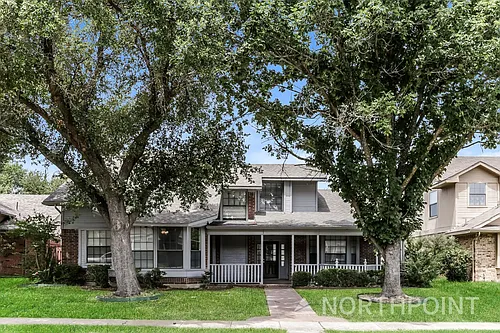 2313 Roanoke Cir Photo 1