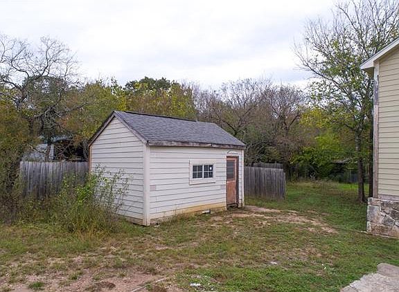 3rd image of 316 Alamo Dr