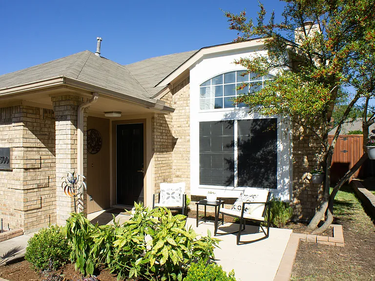 10300 Concord Dr — Photo 2