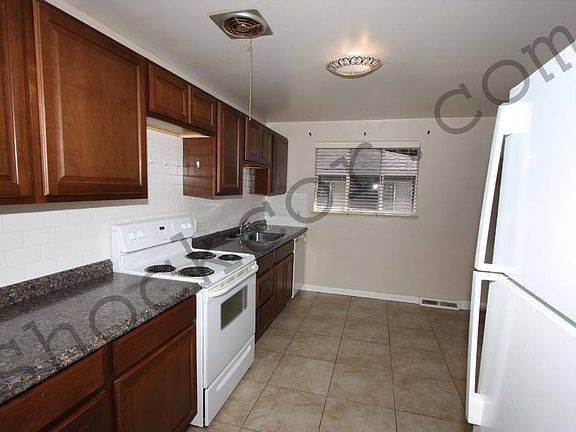 4th image of 954 Allison St