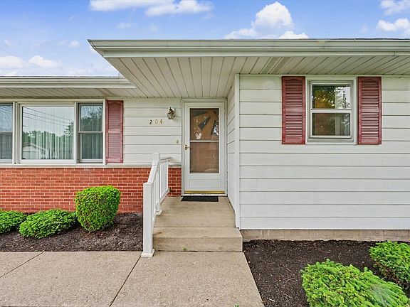 4th image of 204 Douglas Dr
