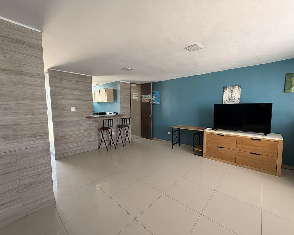 3 bed, 1.0 bath, 1020 sqft, $1,200 — Photo 2