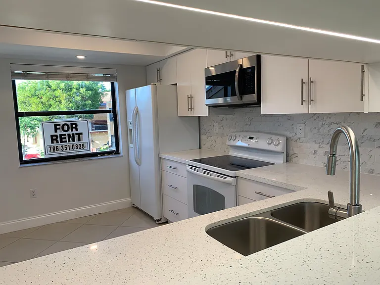 281 W Park Dr #2 — Photo 11