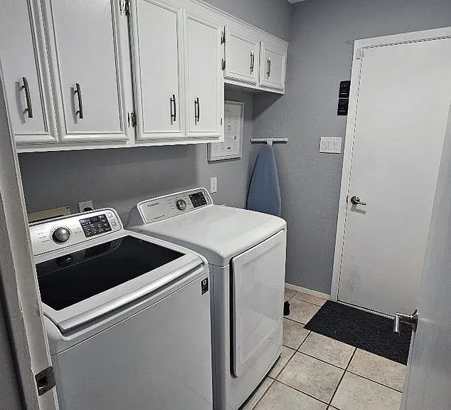 2418 Helena Cir — Photo 17