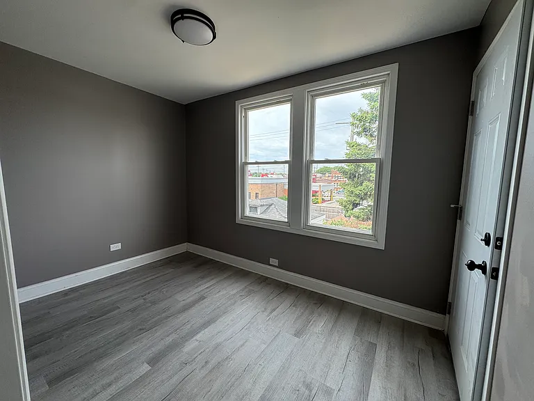 2822 N Mulligan Ave #2 — Photo 8