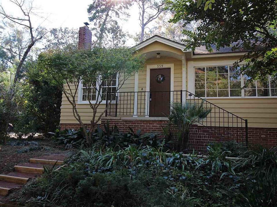 1st image of 559 Oakland Ave E