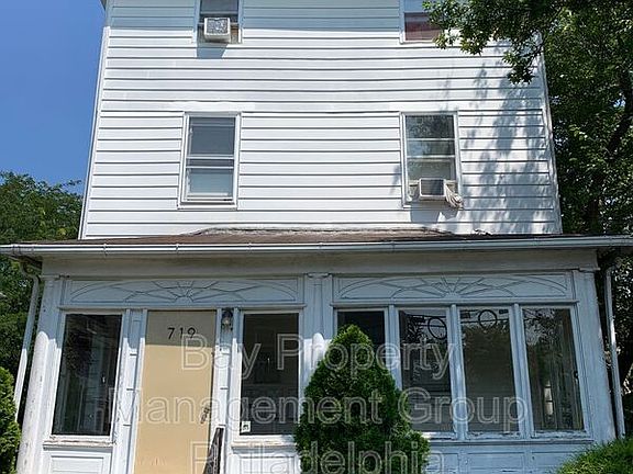 2nd image of 719 Pembroke Ave APT 1