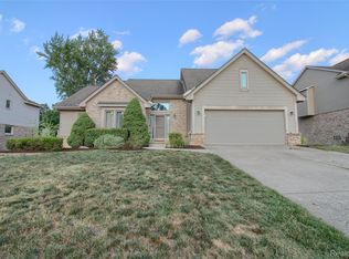 18978 Glengarry Dr, Livonia, MI 48152