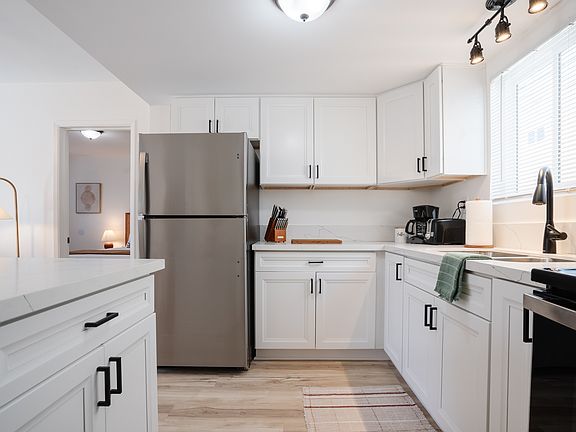 4th image of 3748 1/2 Jewell St