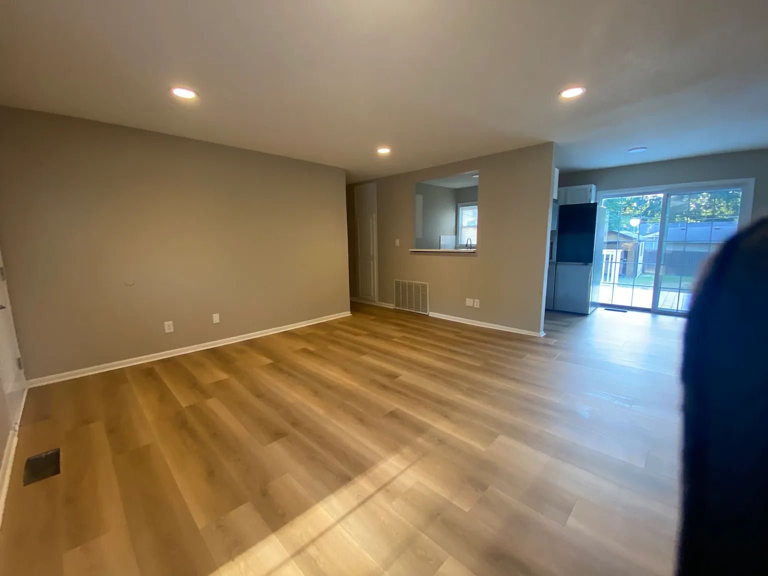 3 bed, 1008 sqft, $1,995 — Photo 2
