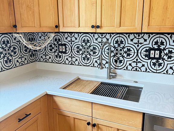 2nd image of 2134 N Maplewood Ave APT 2