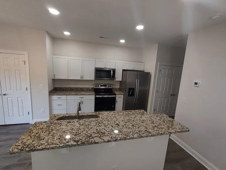 1046 Fairway Ln — Photo 6
