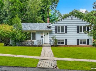 11 Lockwood Ln, Closter, NJ 07624