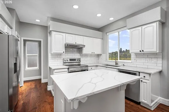 3 bed, 1994 sqft, $3,050 — Photo 4