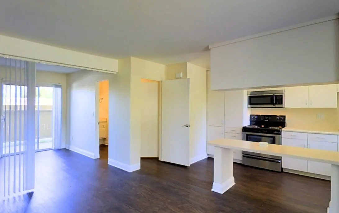 City Plaza Apartments — Photo 4