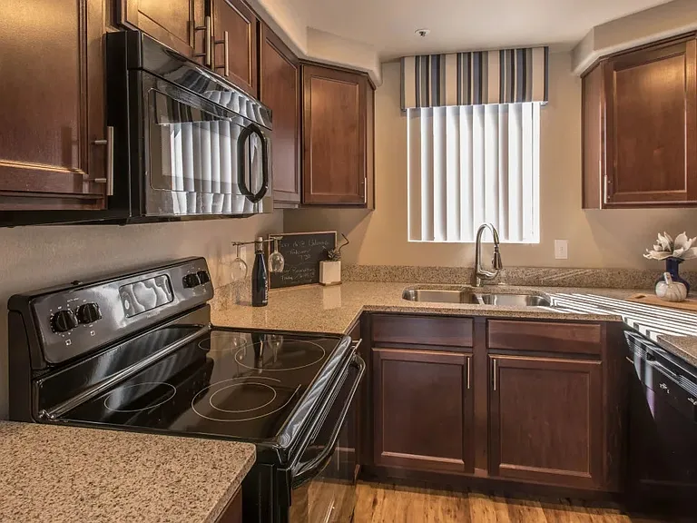 Scottsdale Highlands Apartments — Photo 15