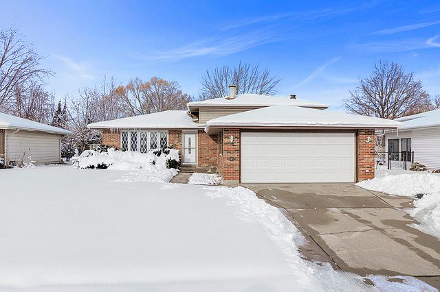 1st image of 976 Hyacynth Ln