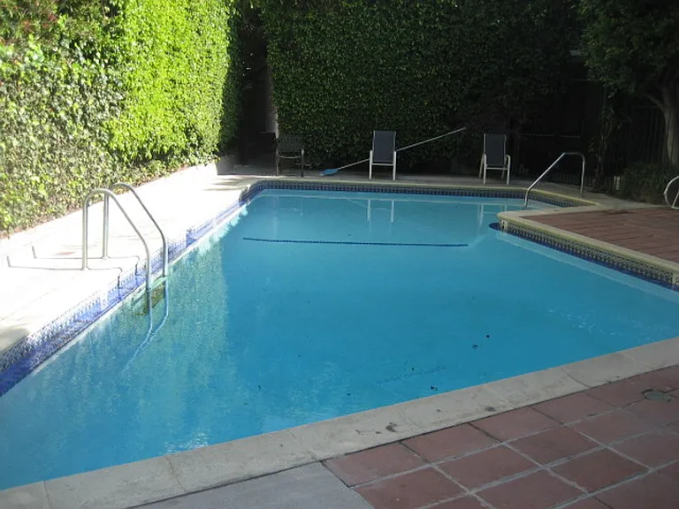 1350 N Crescent Heights Blvd — Photo 2