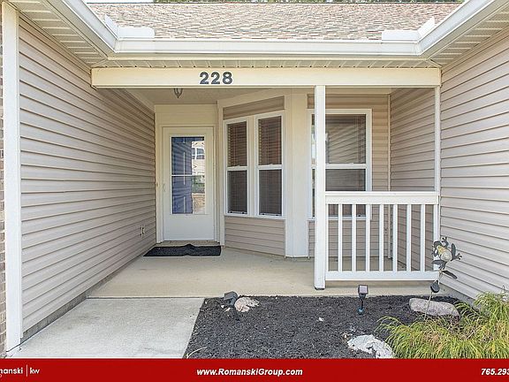 3rd image of 228 S Furlong Dr