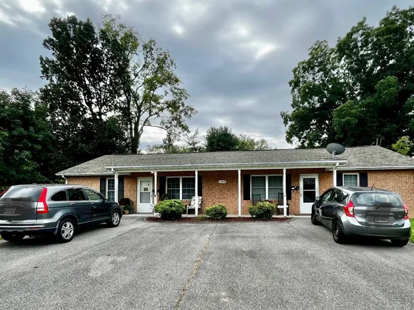 1195 Fairmont Dr, Vinton, VA 24179