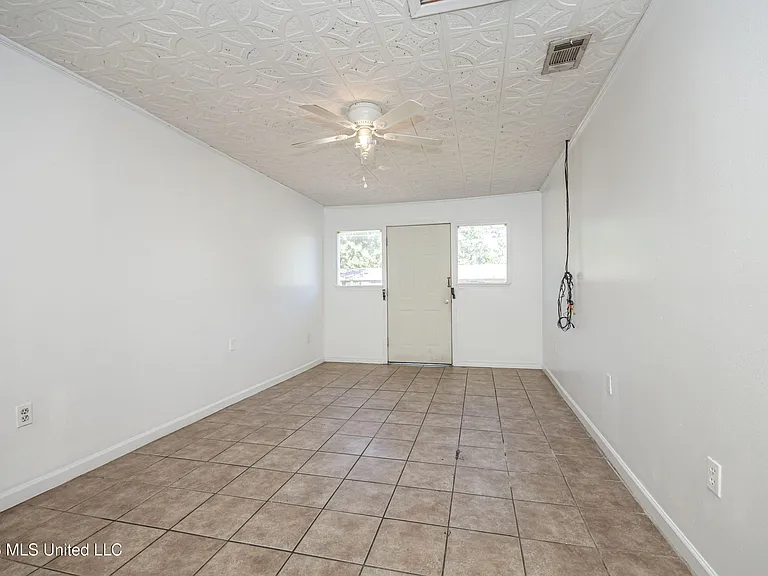 5612 Rose Dr — Photo 13