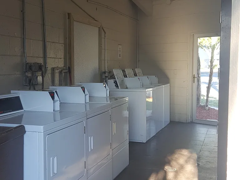 Oak Ridge Apartments — Photo 8