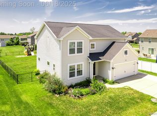 3560 Amber Oaks Dr, Howell, MI
