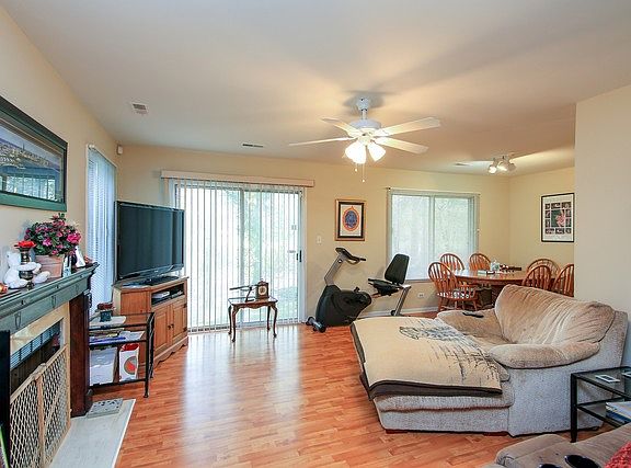 5th image of 1302 Barclay Ln