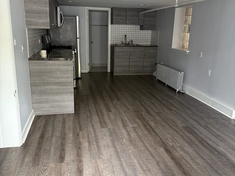 2242 W Erie St #G — Photo 2
