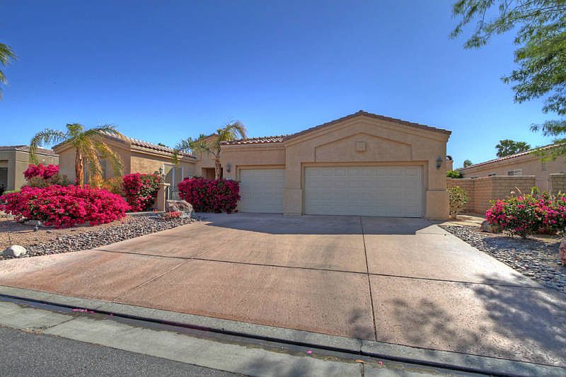 1st image of 16 Hillcrest Dr