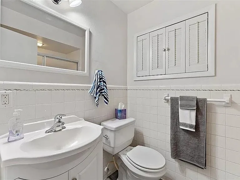 Hillwood Dr — Photo 1