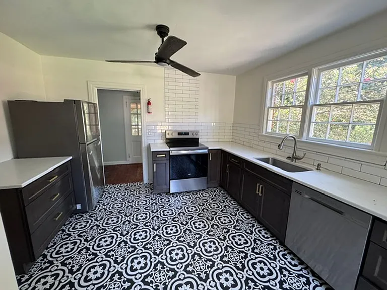 412 College Ave — Photo 5