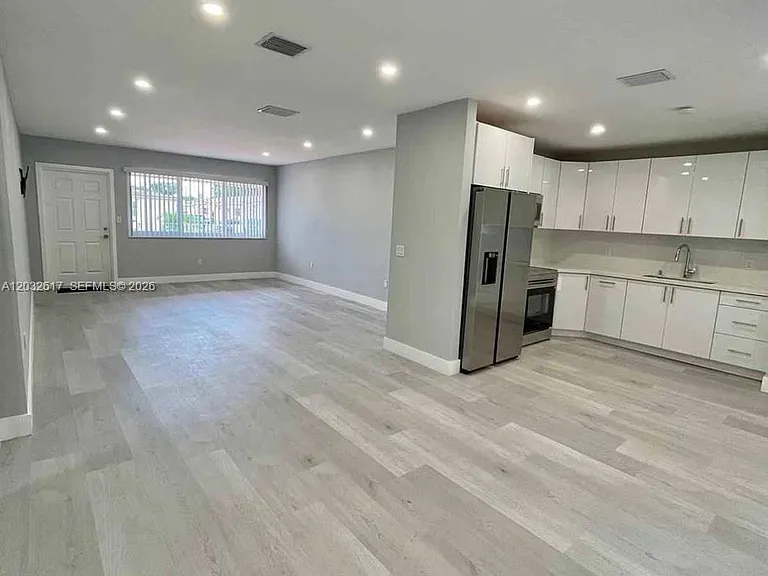 950 NW 36th Ave — Photo 6