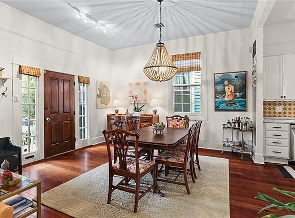4th image of 818 Austerlitz St #A