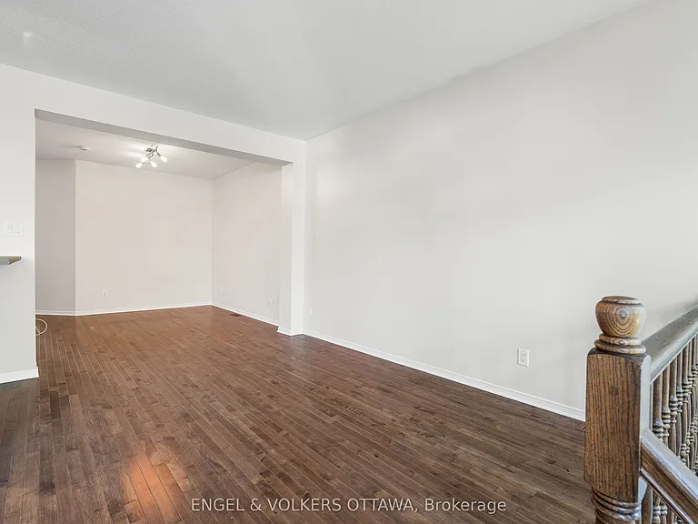729 Nakina Way — Photo 12