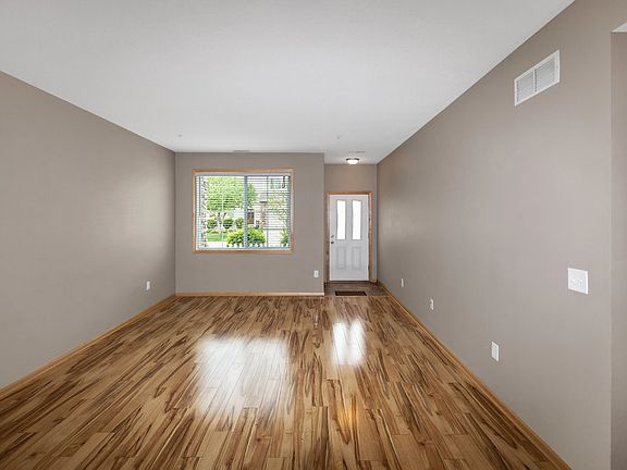 5th image of 567 Stone Creek Ct