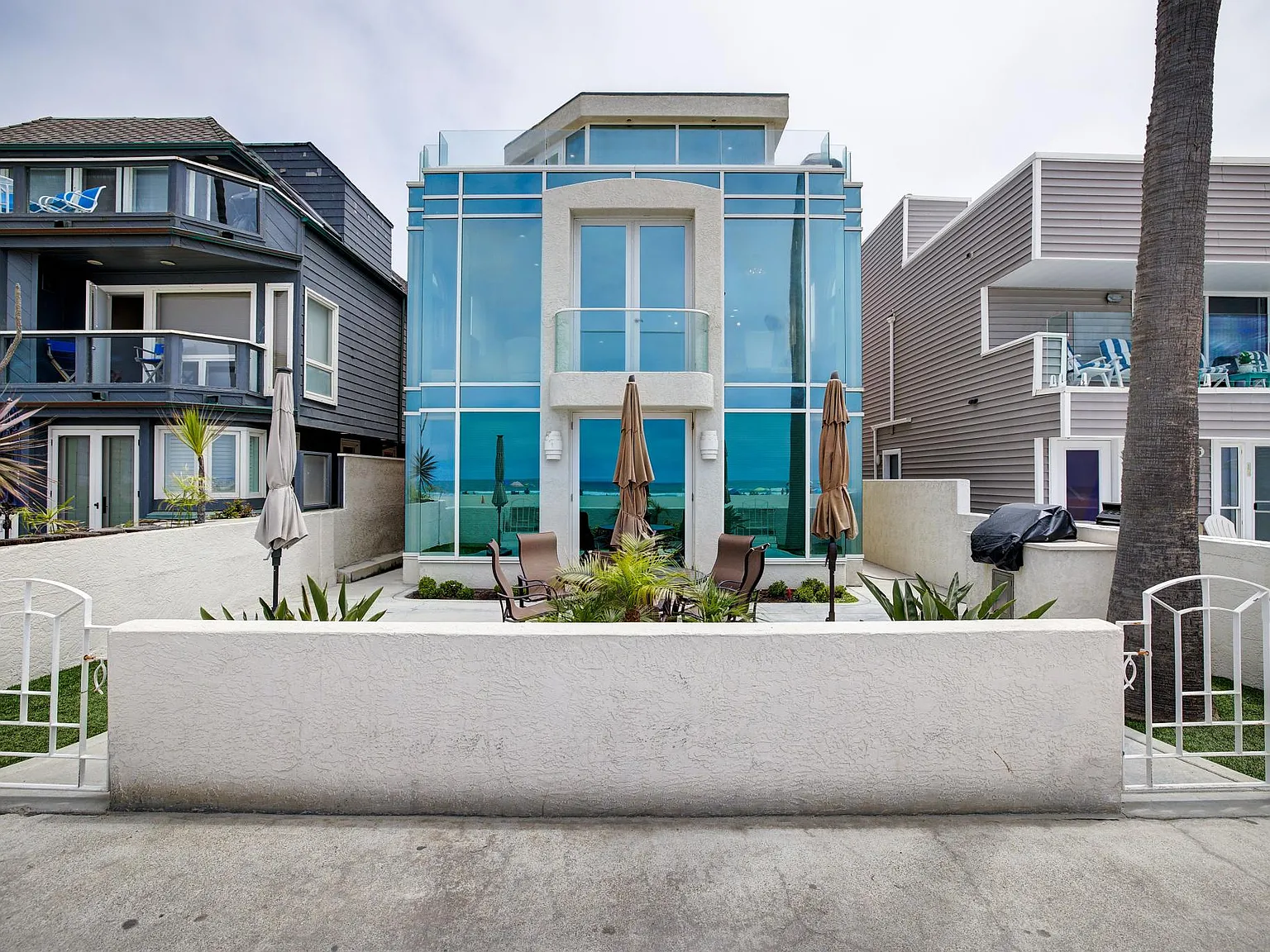 2911 Ocean Front Walk — Photo 2