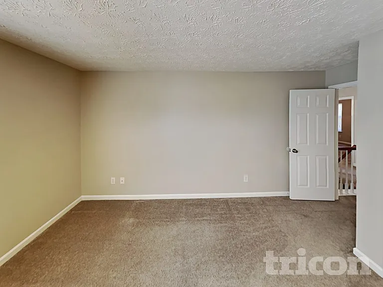 4586 Darrowby Dr — Photo 7
