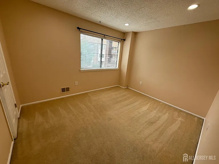 1302 Edison Glen Ter — Photo 26