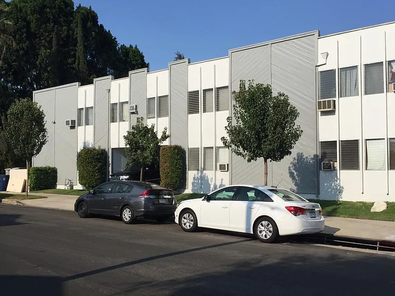 13855 Burbank Blvd #6 — Photo 12