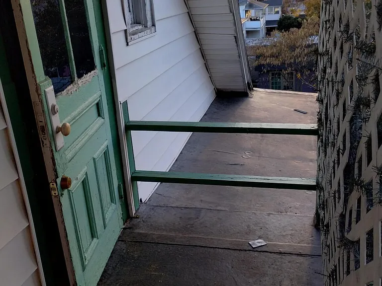 231 E Front St #D — Photo 13